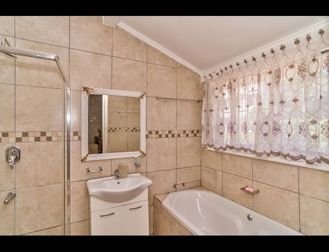 3 BEDROOM FLAT RENTED IN MORNINGSIDE